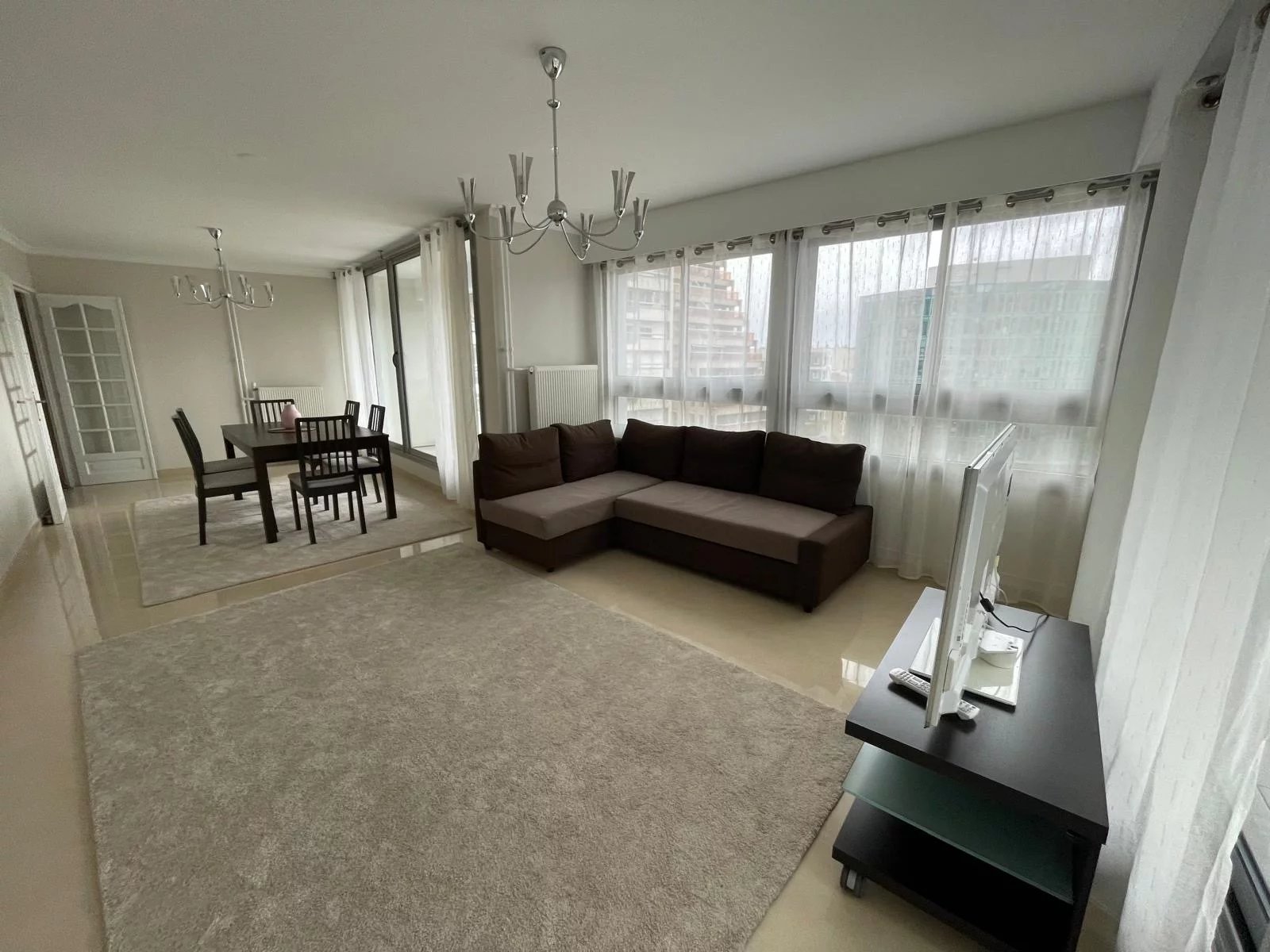 Photo 1 - Location Appartement Courbevoie 92400